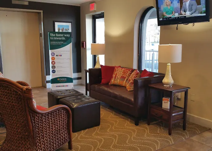Quality & Ocean Fenwick Hotel