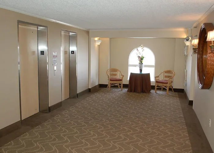 Quality & Ocean Fenwick Hotel